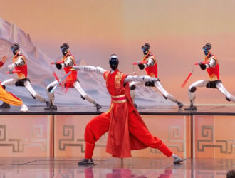 Китай привел роботов-гуманоидов на крупнейшее в стране телешоу: заставил их заниматься кунг-фу с точностью до миллиметра