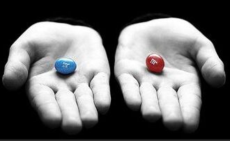 Красная или синяя таблетка: будущее ИИ переживает решающий момент