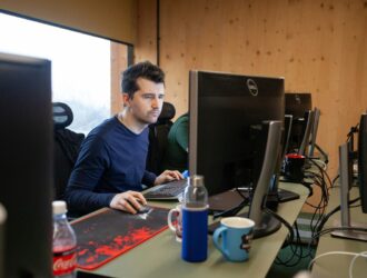 Парадокс «ботситтинга»: когда ИИ не освобождает от работы, а создает новую нагрузку